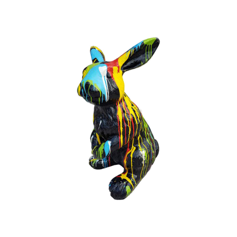 Kleiner Hase aufmerksam